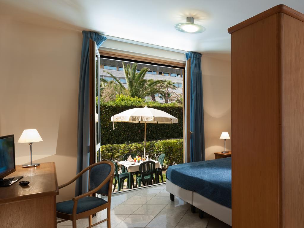 Continental Resort Tirrenia Room photo